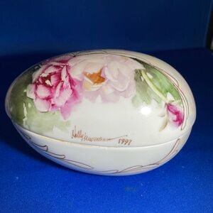 Vintage Signed 1997 Hand Painted Floral Design Ceramic Egg Shaped Trinket Box